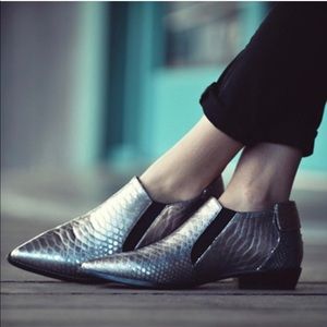 L.A.M.B MEMENTO crocodile boots- silver 8.5